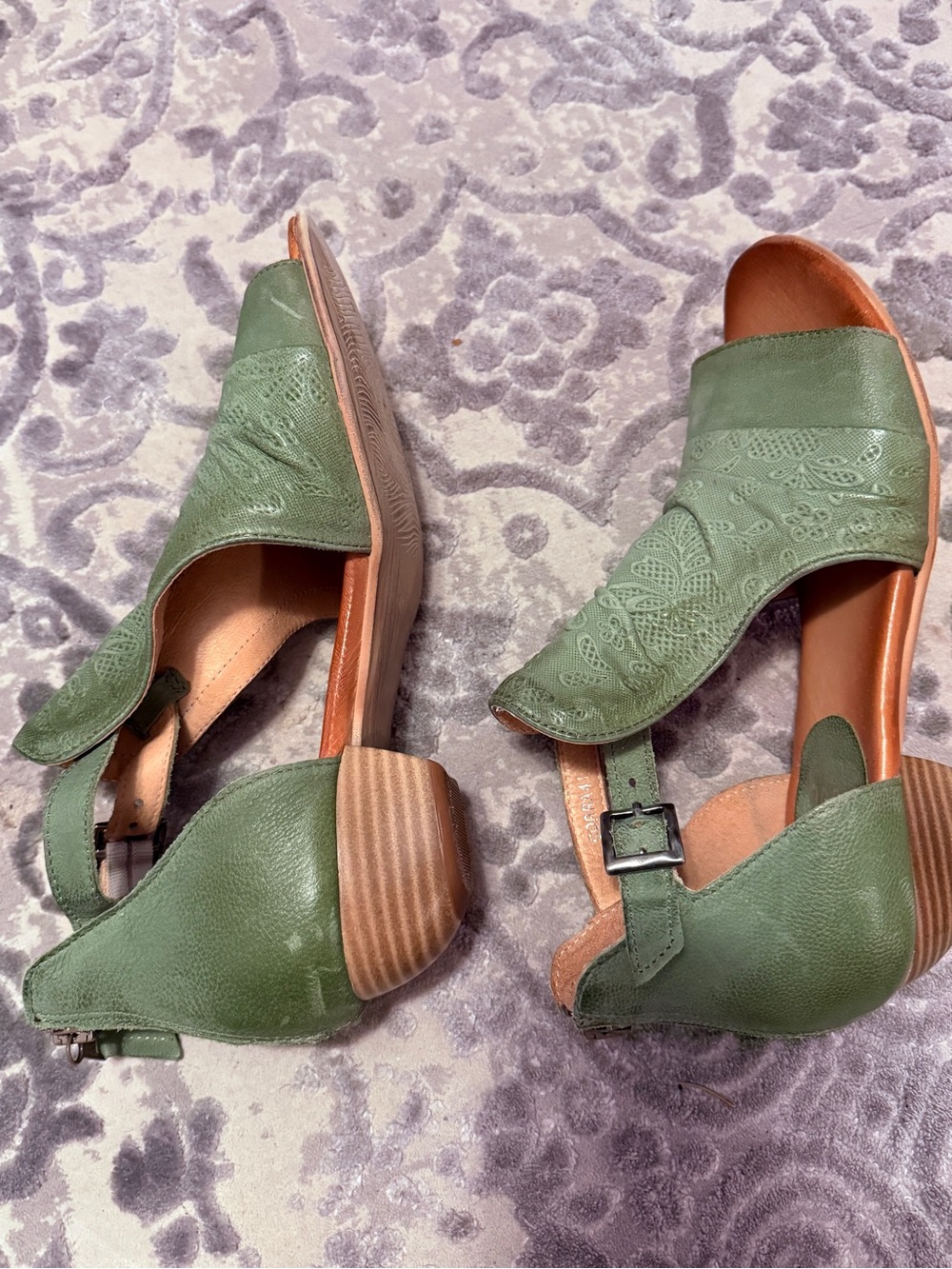 Miz mooz shoes size 10